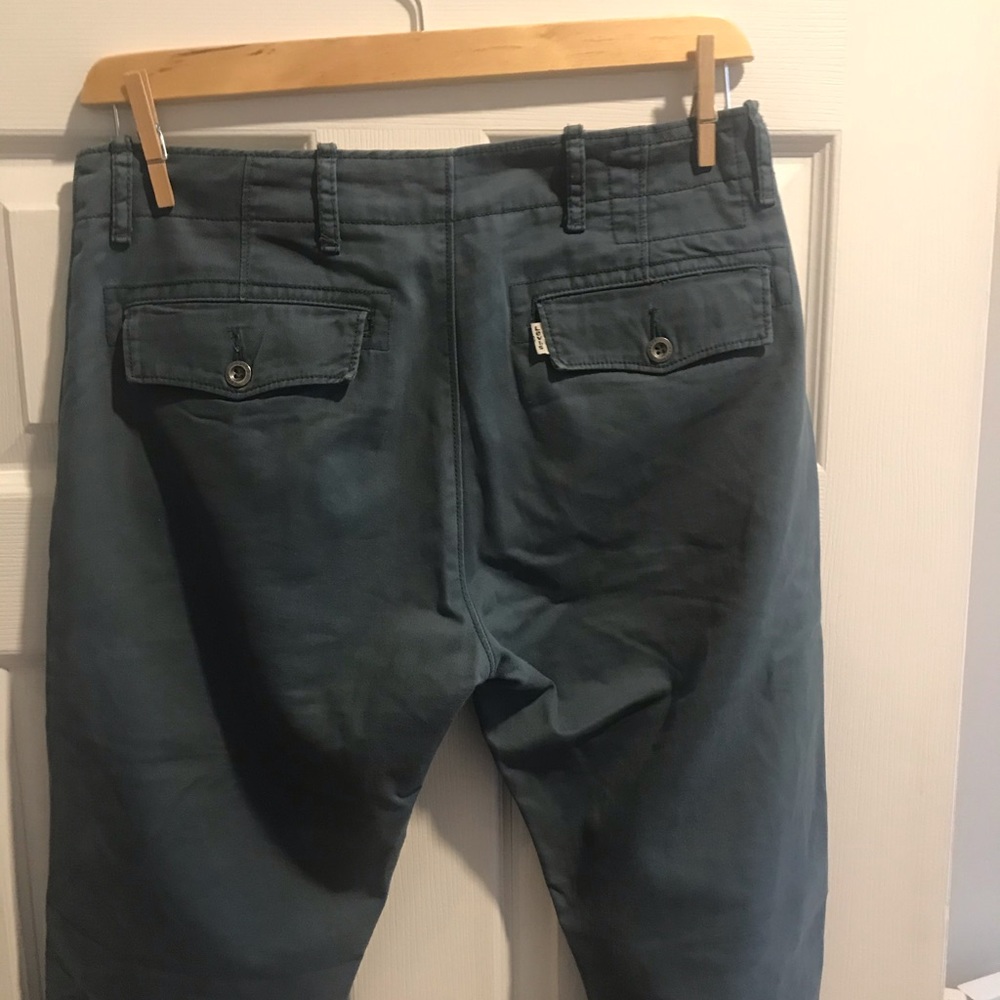 Men’s Levi cotton chino style slim fit pants.